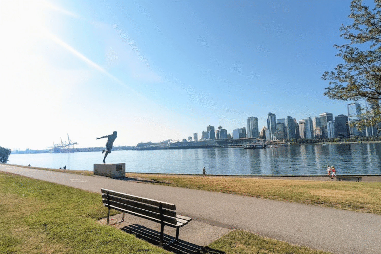 Breathtaking mountains, lakes, and scenic landscapes of Canada, perfect for travelers booking international tours from Delhi with Tripvedas Yatra & Holidays, India’s trusted travel agency.