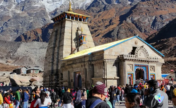 Breathtaking helicopter perspective of the Do Dham Yatra, capturing the serene landscapes and spiritual ambiance of Kedarnath and Badrinath temples, ideal for pilgrims traveling from Delhi.