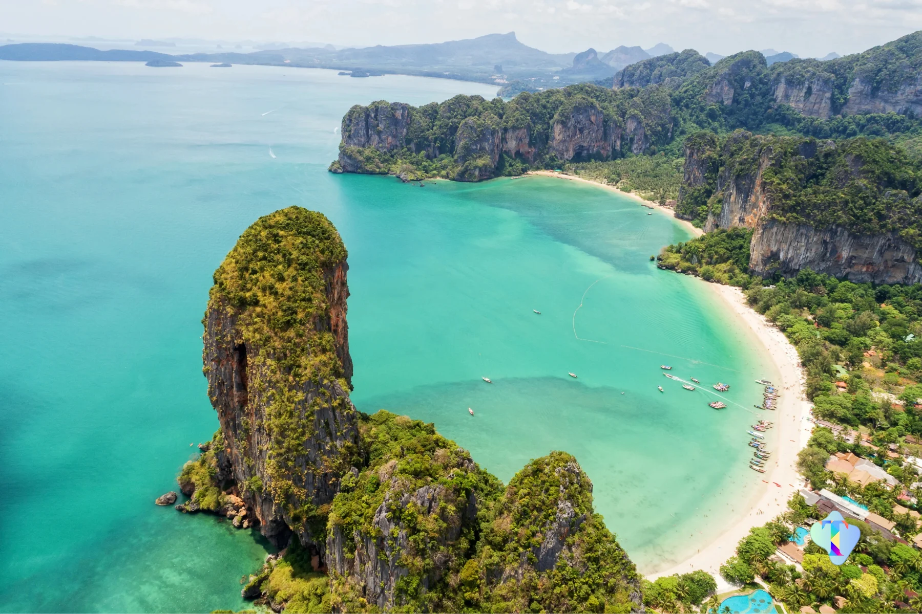 Scenic view of Thailand’s pristine beaches during the 6N/7D Krabi, Phuket, and Phi Phi Island tour, offering travelers a perfect blend of adventure, relaxation, and tropical island experiences.